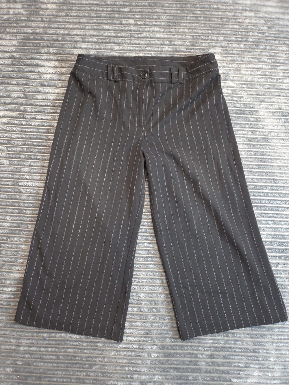 Y2K Vintage Women's Black Pinstripe Wide-Leg Cropped Pants